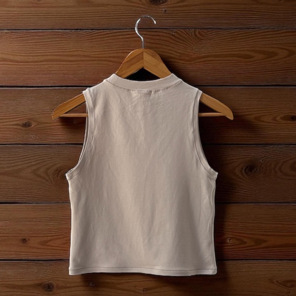 NWOT Women’s Tan Crop Tank Top! Medium! - Picture 2 of 4
